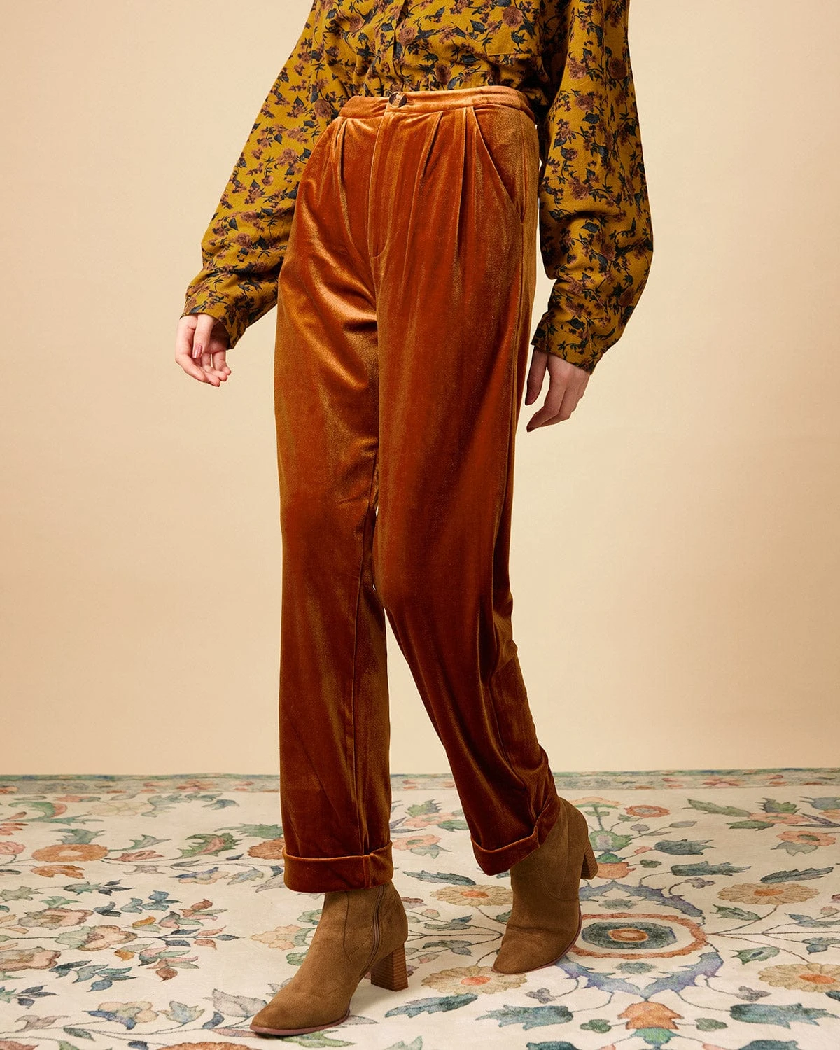 The Solid Pleated High Waisted Velvet Pants 1 The Solid Pleated High Waisted Velvet Pants