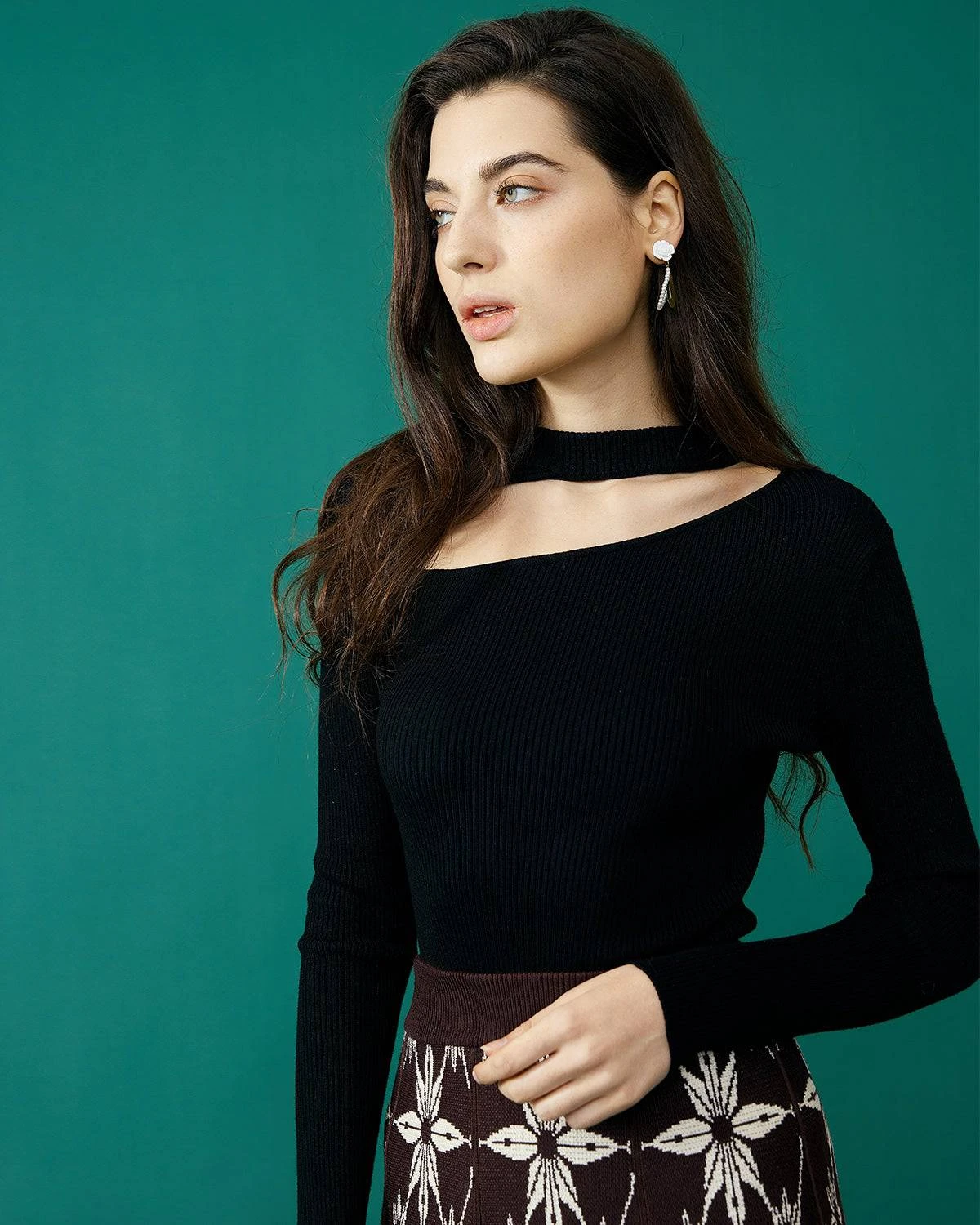 The Slim-Fitting Cutout Knit Top 1 The Slim-Fitting Cutout Knit Top