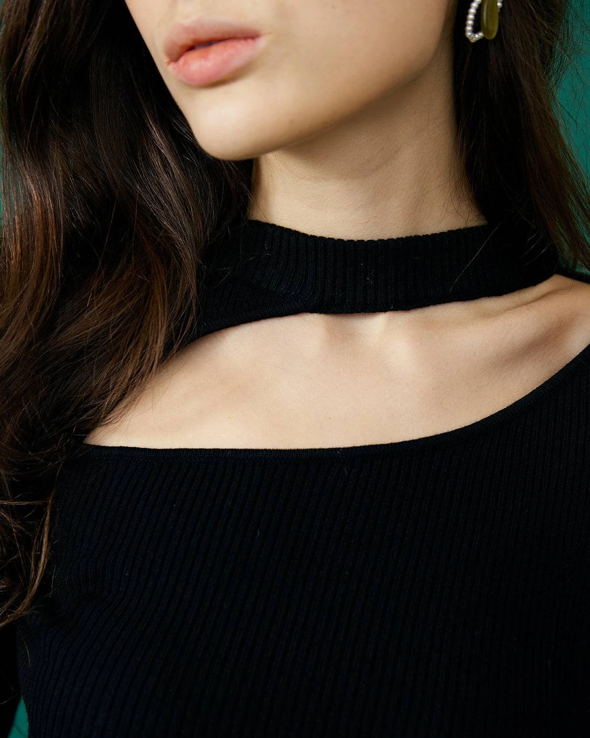 The Slim-Fitting Cutout Knit Top 4 The Slim-Fitting Cutout Knit Top - Image 4