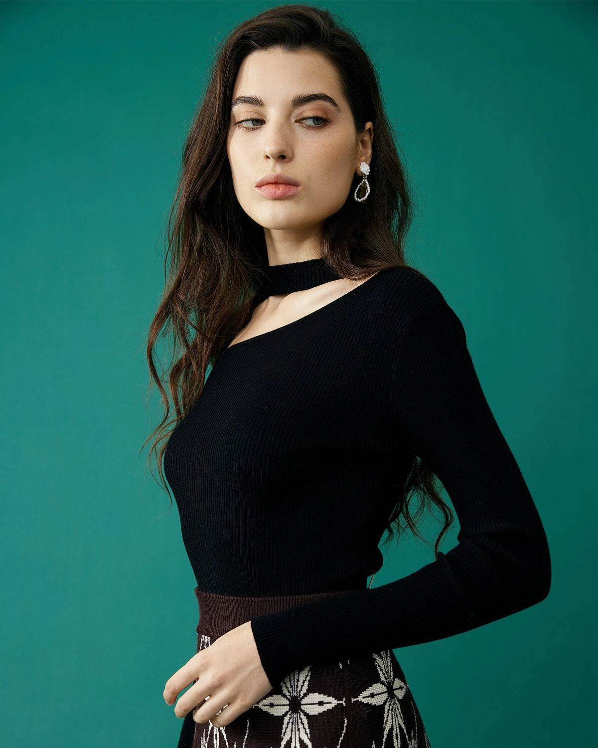 The Slim-Fitting Cutout Knit Top 3 The Slim-Fitting Cutout Knit Top - Image 3