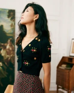 The Floral Embroidered Crop Tee 9 The Floral Embroidered Crop Tee -Outlet Dress Mix Up Store tees the floral embroidered crop tee 36437335507157