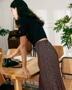 The Floral Embroidered Crop Tee 11 The Floral Embroidered Crop Tee -Outlet Dress Mix Up Store tees the floral embroidered crop tee 36437335638229