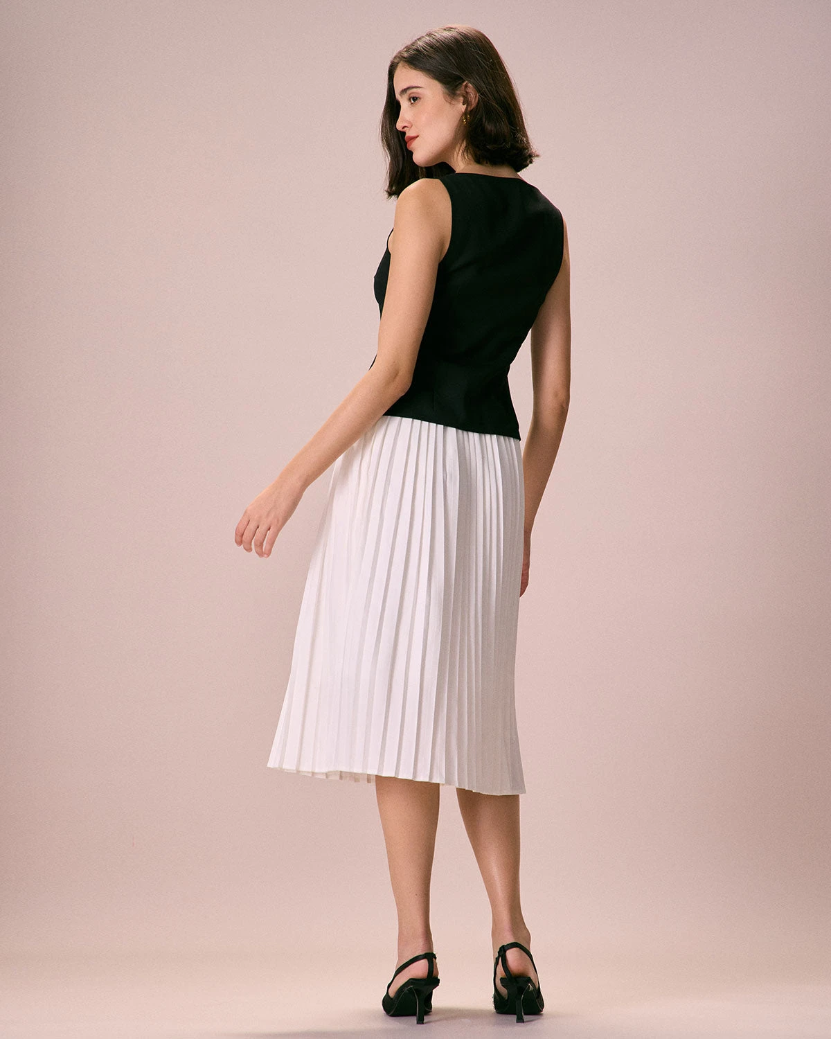 The Black Boat Neck Button Tank Top 4 The Black Boat Neck Button Tank Top - Image 4