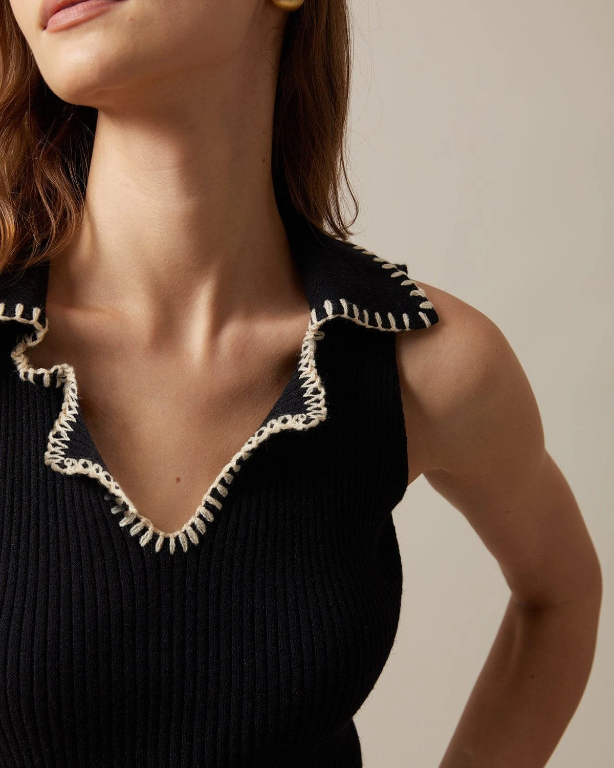 The Black V Neck Seam Colorblock Ribbed Tank Top 4 The Black V Neck Seam Colorblock Ribbed Tank Top - Image 4