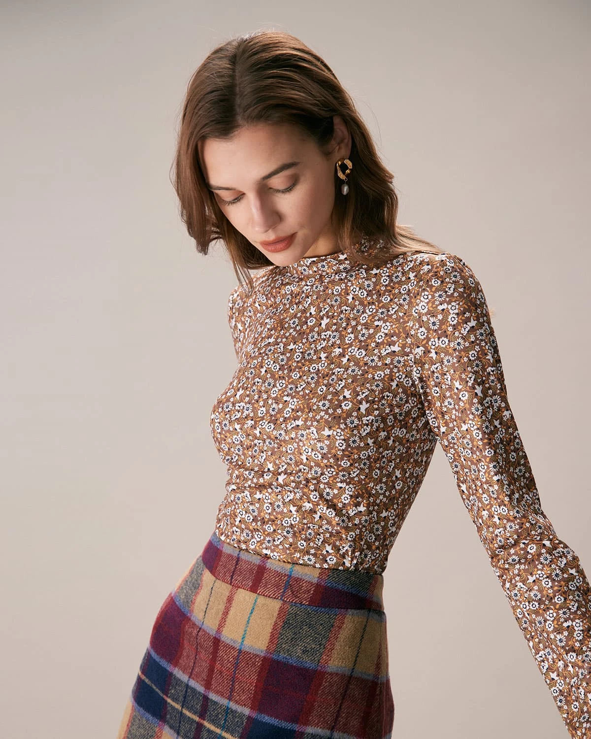 The Brown Mock Neck Floral Daisy Print Tee 4 The Brown Mock Neck Floral Daisy Print Tee - Image 4